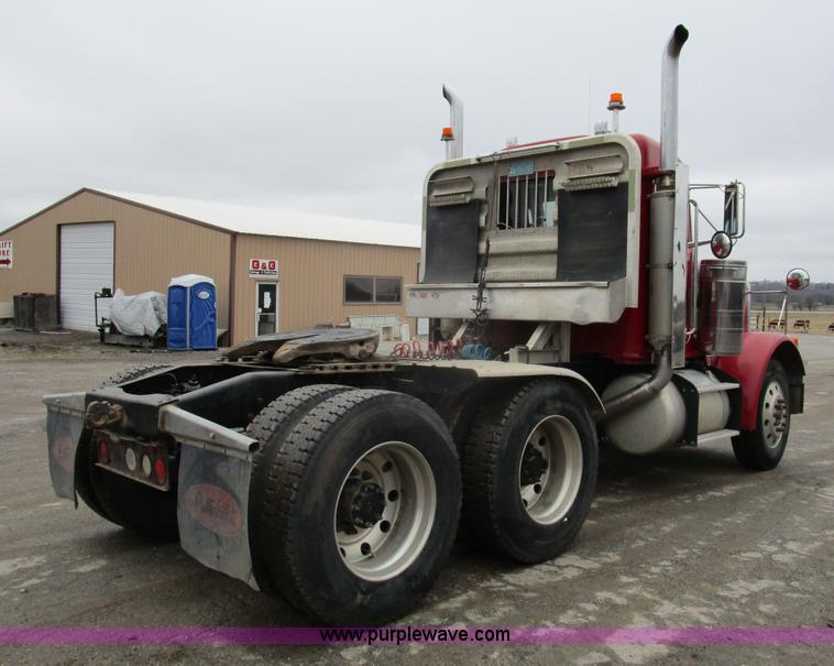image for item D2370 1999 Peterbilt 379 semi truck