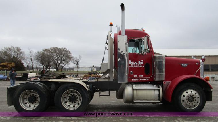 image for item D2370 1999 Peterbilt 379 semi truck