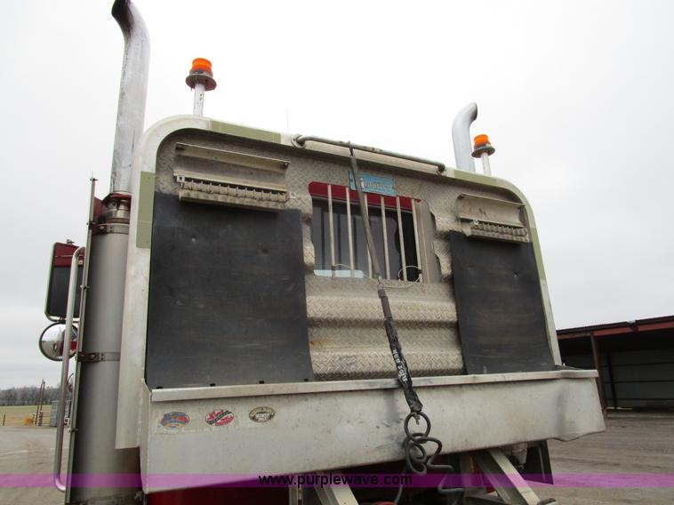 image for item D2370 1999 Peterbilt 379 semi truck