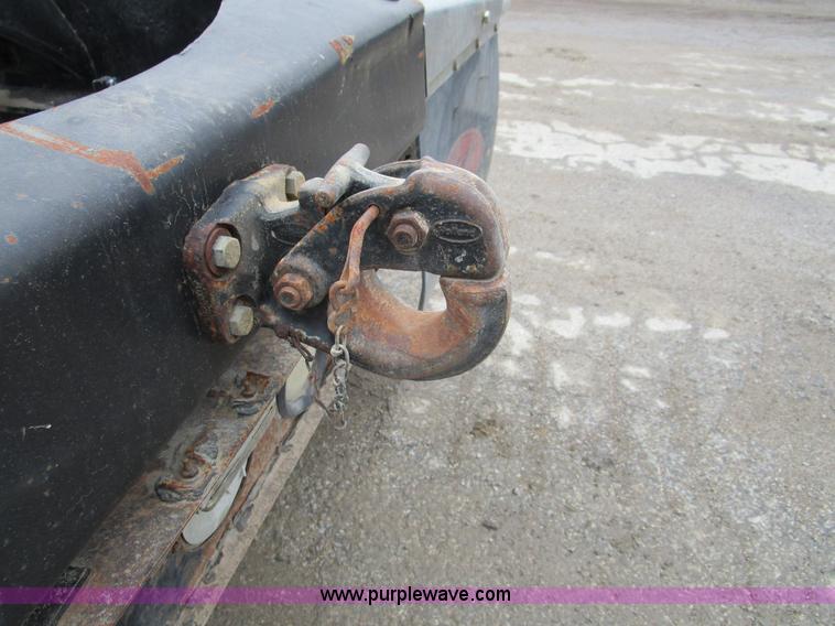 image for item D2370 1999 Peterbilt 379 semi truck