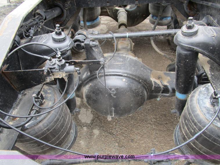 image for item D2370 1999 Peterbilt 379 semi truck