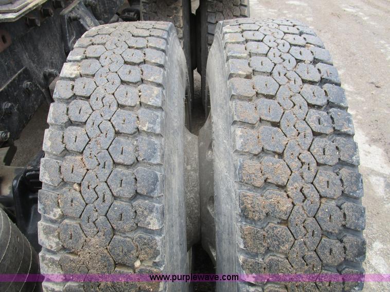 image for item D2370 1999 Peterbilt 379 semi truck