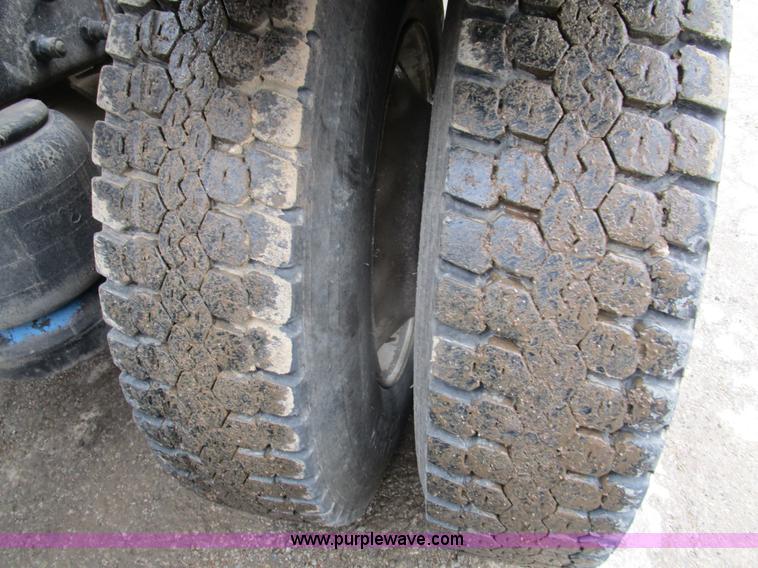 image for item D2370 1999 Peterbilt 379 semi truck