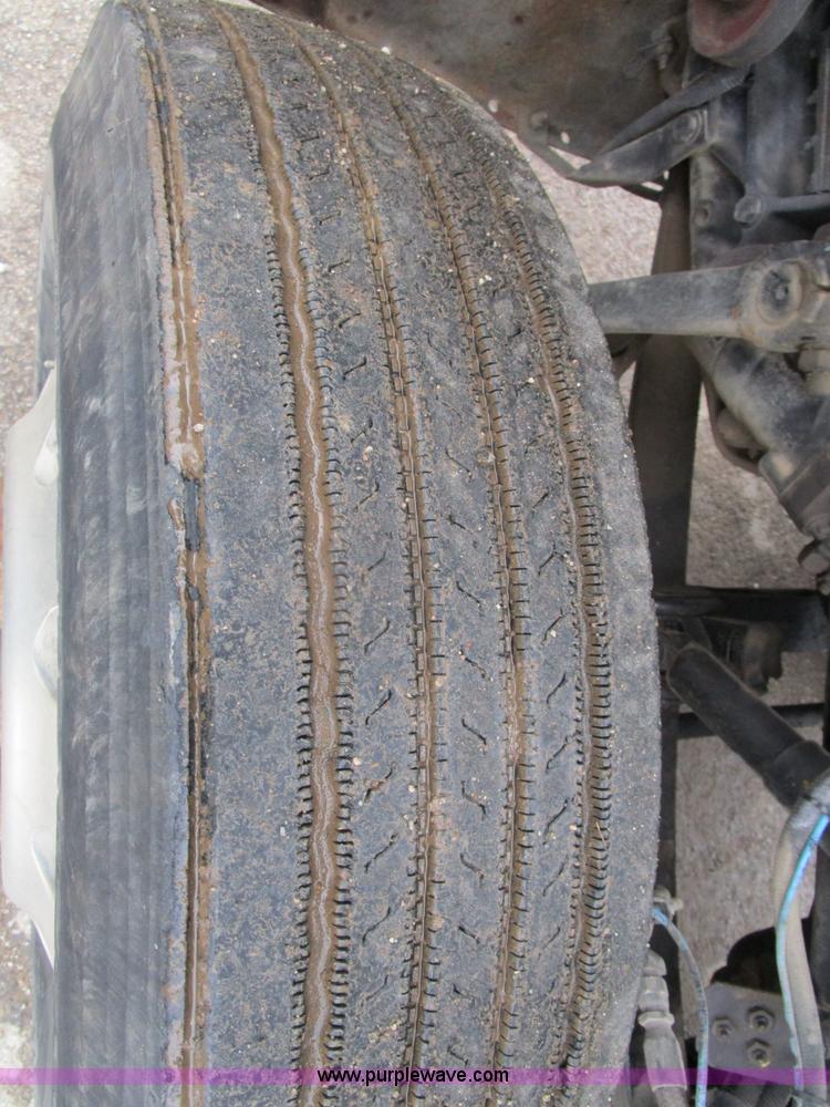 image for item D2370 1999 Peterbilt 379 semi truck