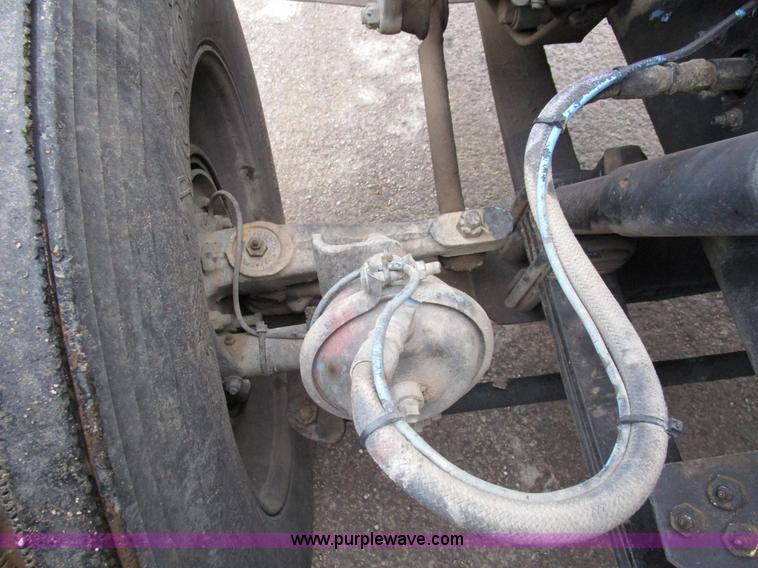 image for item D2370 1999 Peterbilt 379 semi truck