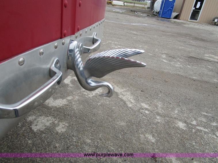 image for item D2370 1999 Peterbilt 379 semi truck