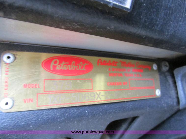 image for item D2370 1999 Peterbilt 379 semi truck