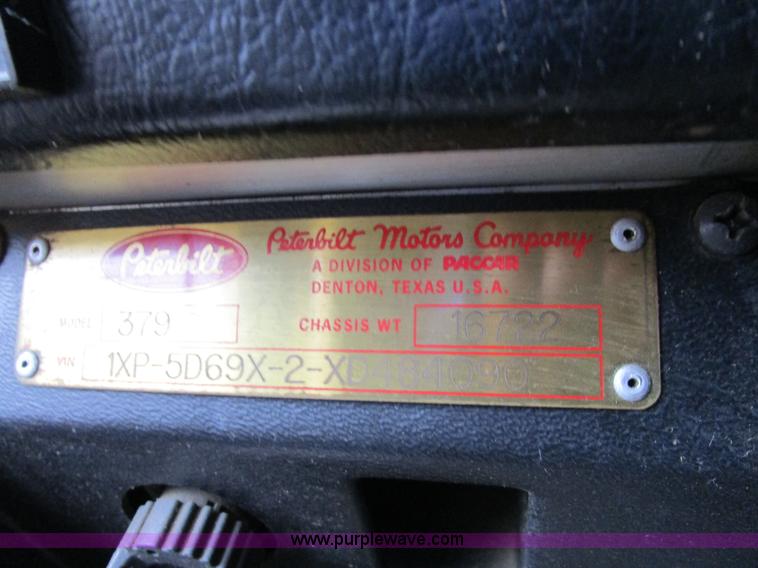 image for item D2370 1999 Peterbilt 379 semi truck