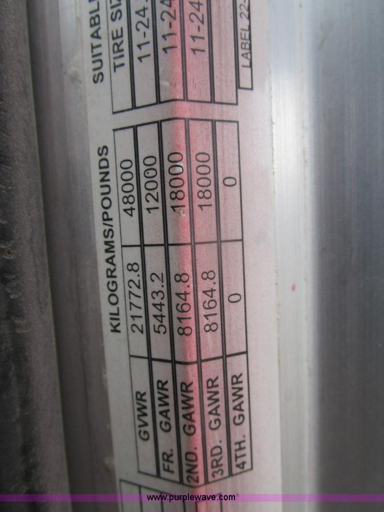 image for item D2370 1999 Peterbilt 379 semi truck