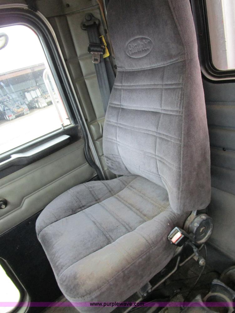 image for item D2370 1999 Peterbilt 379 semi truck