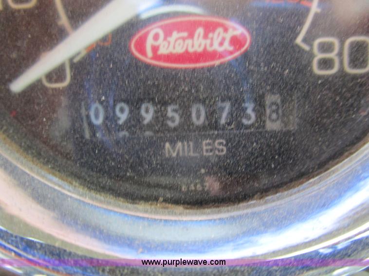 image for item D2370 1999 Peterbilt 379 semi truck