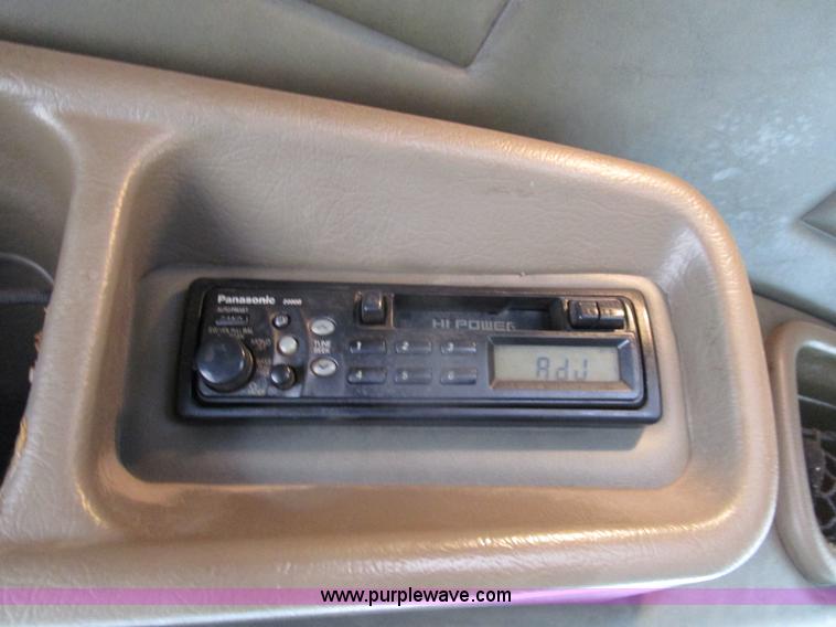 image for item D2370 1999 Peterbilt 379 semi truck