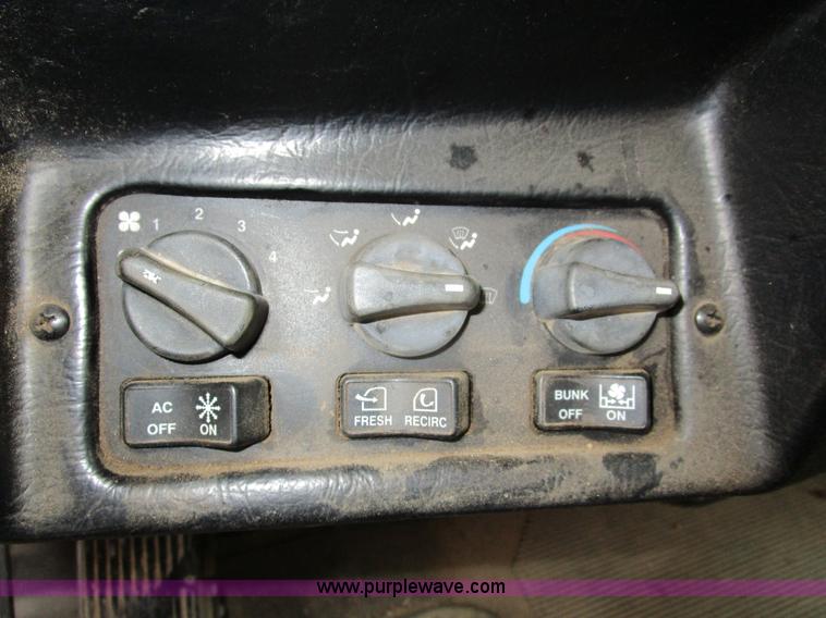 image for item D2370 1999 Peterbilt 379 semi truck