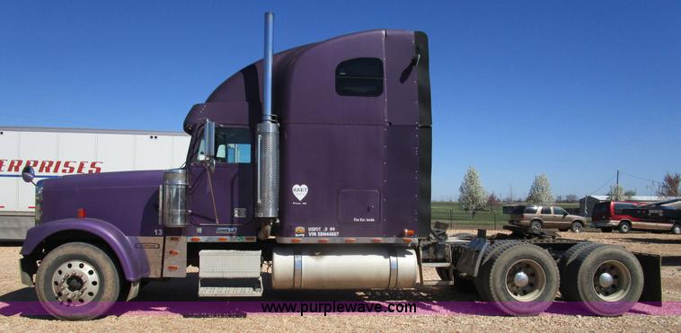 image for item D2395 2005 Freightliner FLD132 XL Classic semi truck