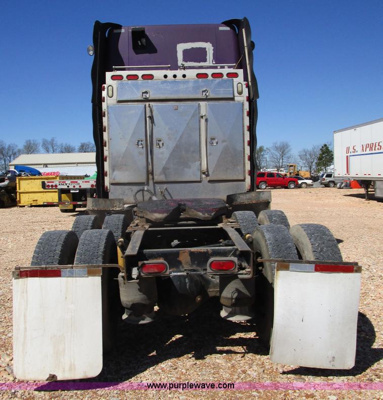 image for item D2395 2005 Freightliner FLD132 XL Classic semi truck