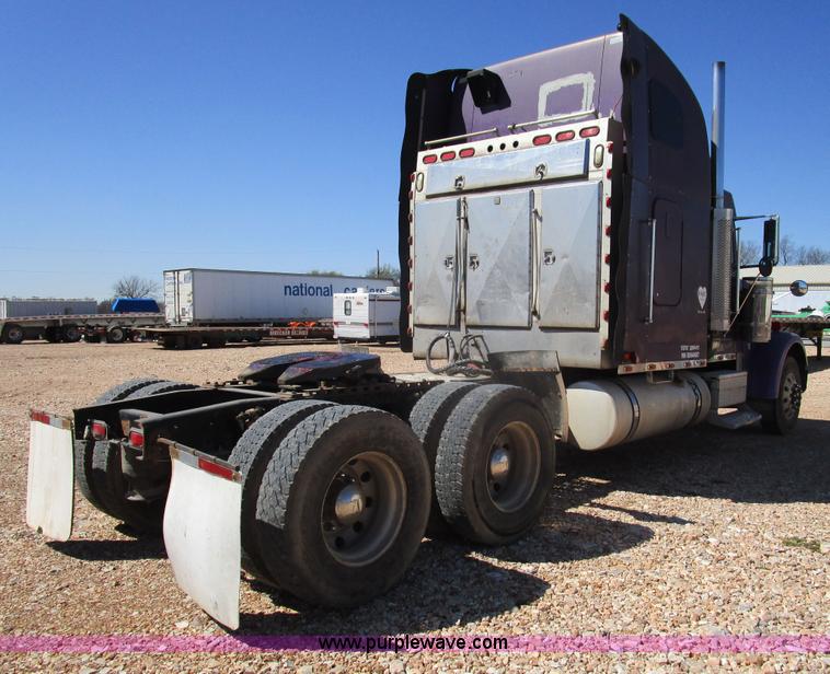 image for item D2395 2005 Freightliner FLD132 XL Classic semi truck