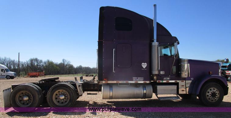 image for item D2395 2005 Freightliner FLD132 XL Classic semi truck