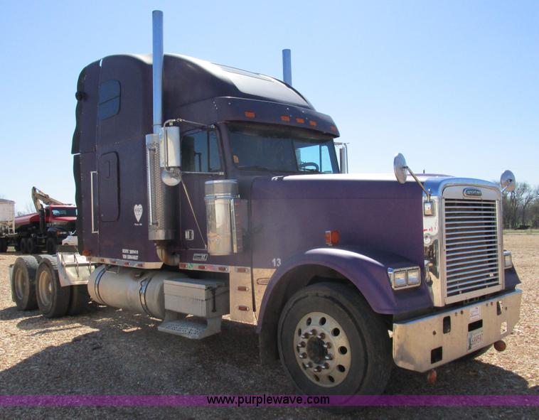 image for item D2395 2005 Freightliner FLD132 XL Classic semi truck
