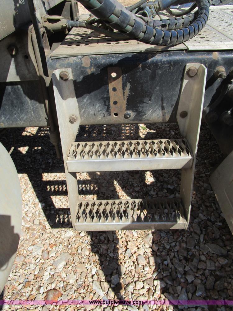 image for item D2395 2005 Freightliner FLD132 XL Classic semi truck