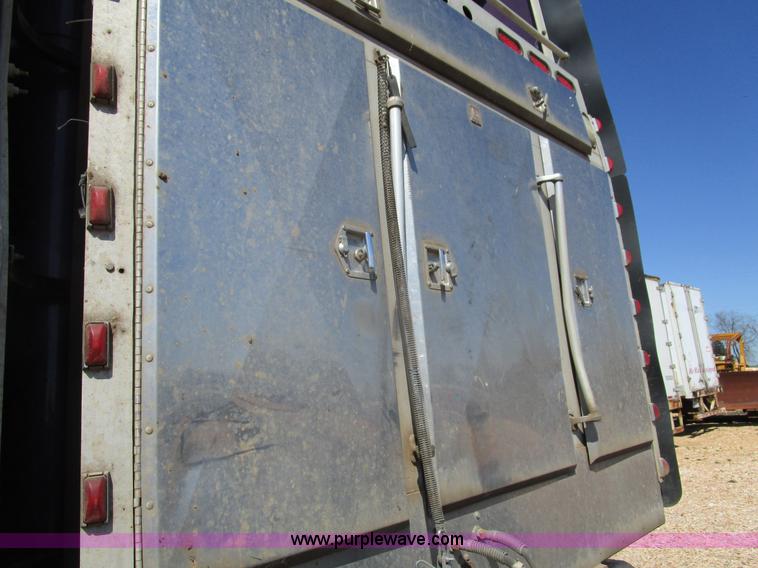 image for item D2395 2005 Freightliner FLD132 XL Classic semi truck