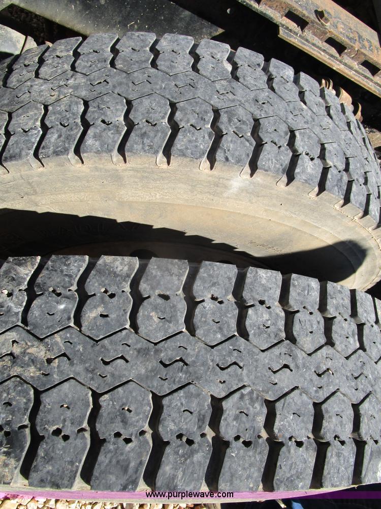 image for item D2395 2005 Freightliner FLD132 XL Classic semi truck