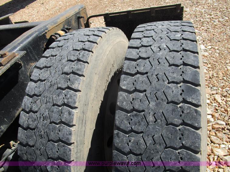 image for item D2395 2005 Freightliner FLD132 XL Classic semi truck