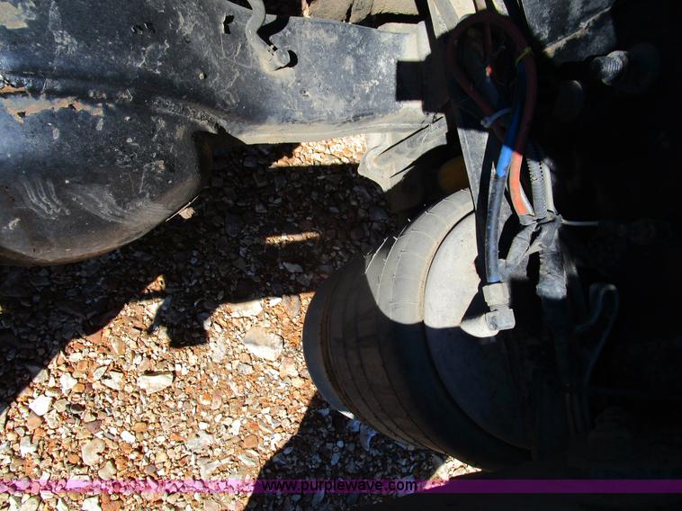 image for item D2395 2005 Freightliner FLD132 XL Classic semi truck