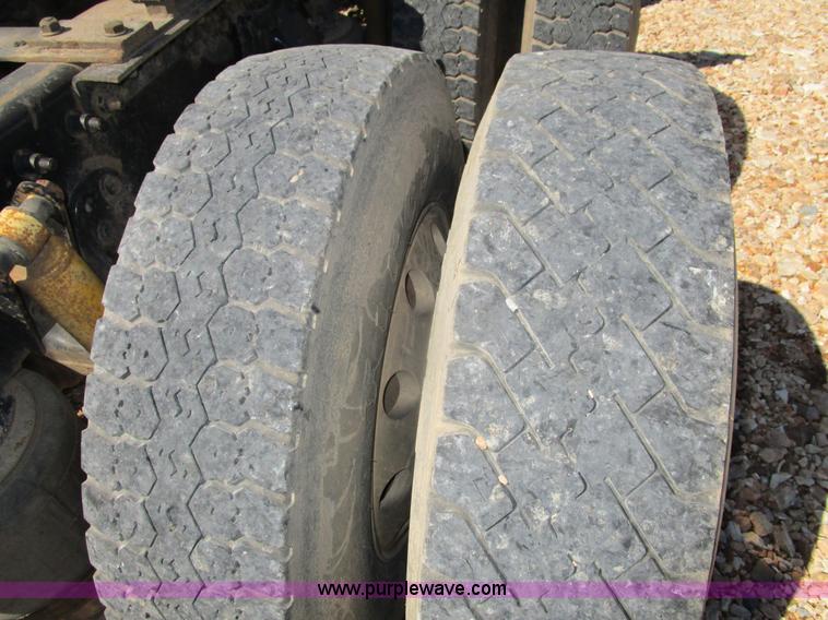 image for item D2395 2005 Freightliner FLD132 XL Classic semi truck