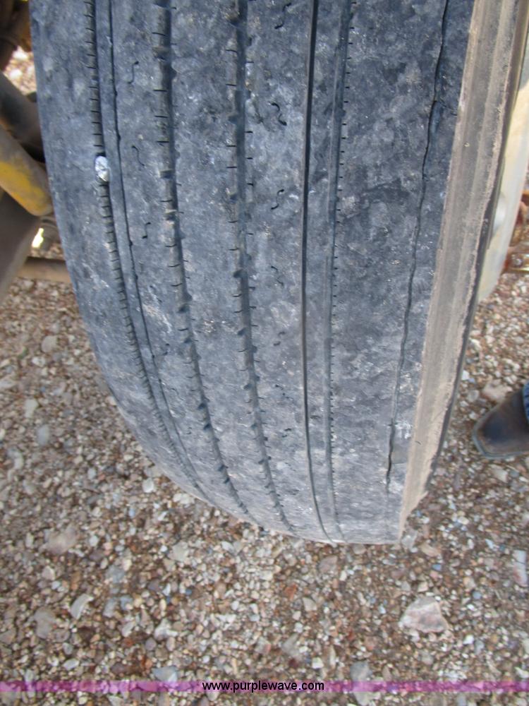 image for item D2395 2005 Freightliner FLD132 XL Classic semi truck