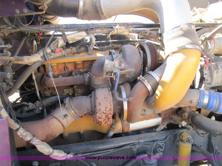 image for item D2395 2005 Freightliner FLD132 XL Classic semi truck