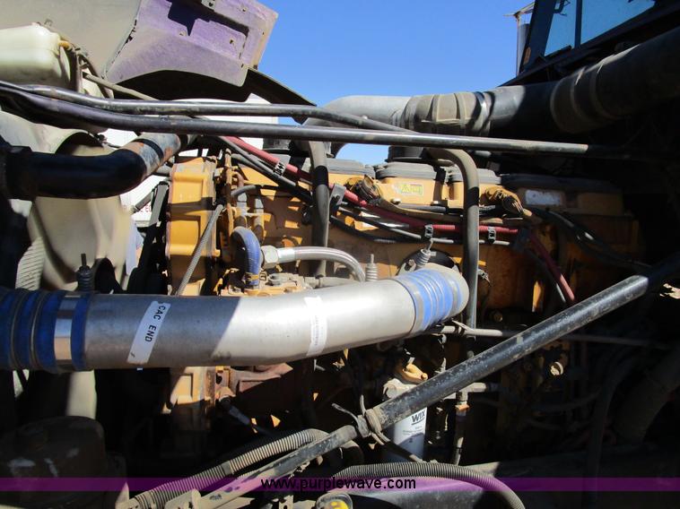 image for item D2395 2005 Freightliner FLD132 XL Classic semi truck