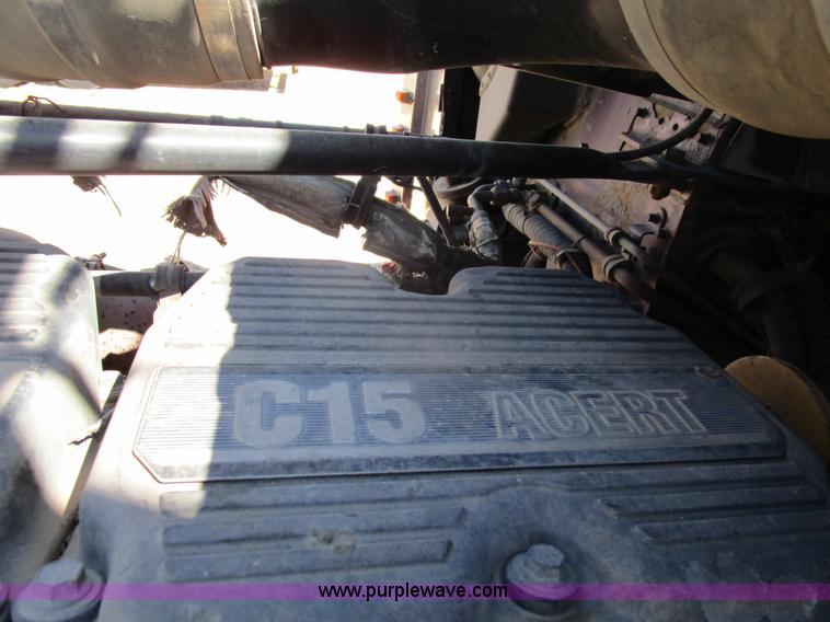 image for item D2395 2005 Freightliner FLD132 XL Classic semi truck