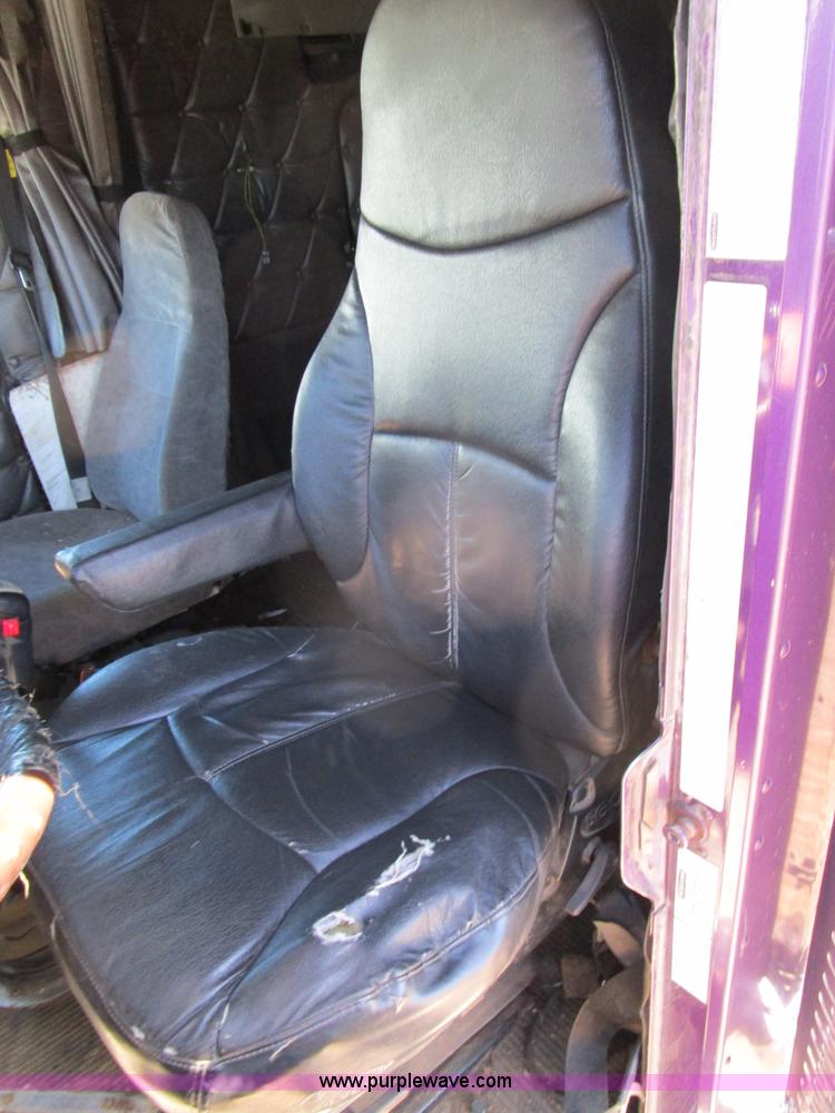 image for item D2395 2005 Freightliner FLD132 XL Classic semi truck