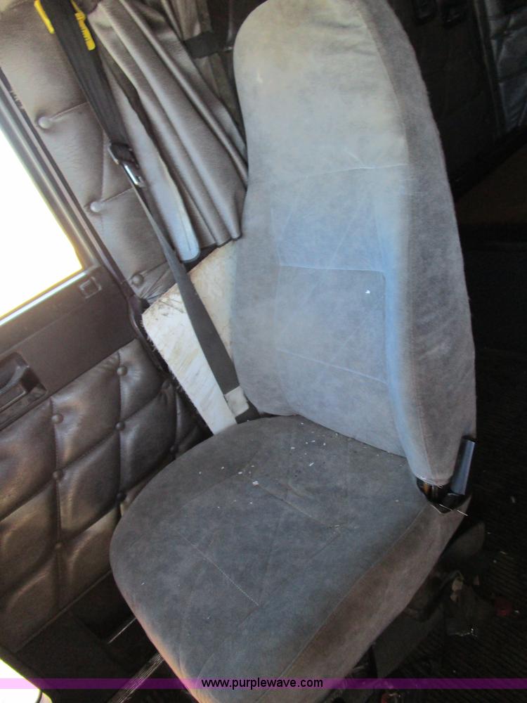 image for item D2395 2005 Freightliner FLD132 XL Classic semi truck