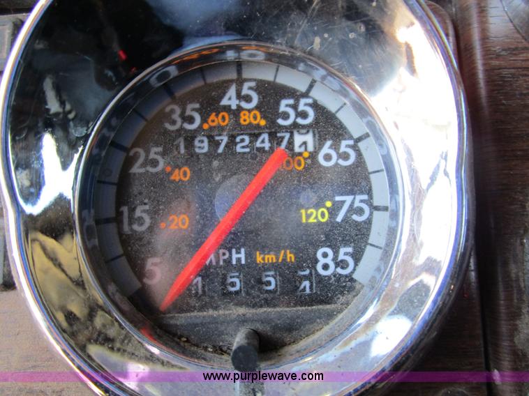 image for item D2395 2005 Freightliner FLD132 XL Classic semi truck