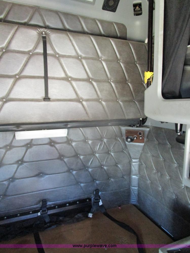 image for item D2395 2005 Freightliner FLD132 XL Classic semi truck