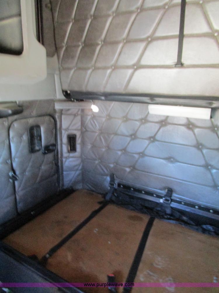 image for item D2395 2005 Freightliner FLD132 XL Classic semi truck