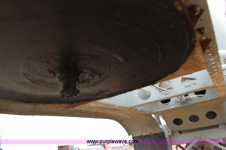 image for item F7584 1982 Fruehauf pneumatic trailer