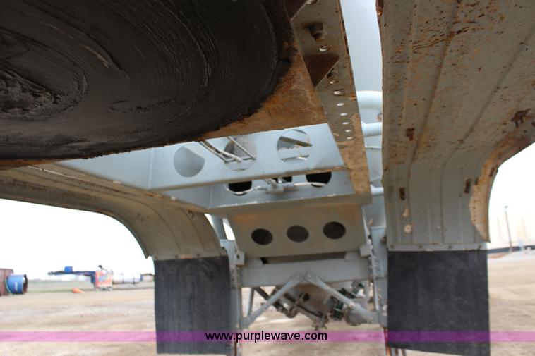 image for item F7584 1982 Fruehauf pneumatic trailer