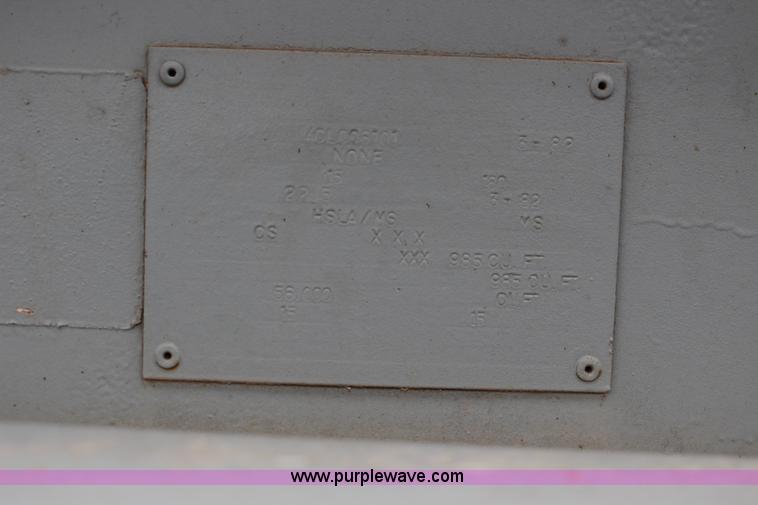 image for item F7584 1982 Fruehauf pneumatic trailer