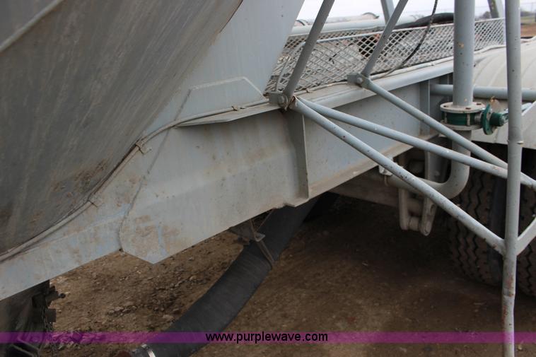 image for item F7584 1982 Fruehauf pneumatic trailer