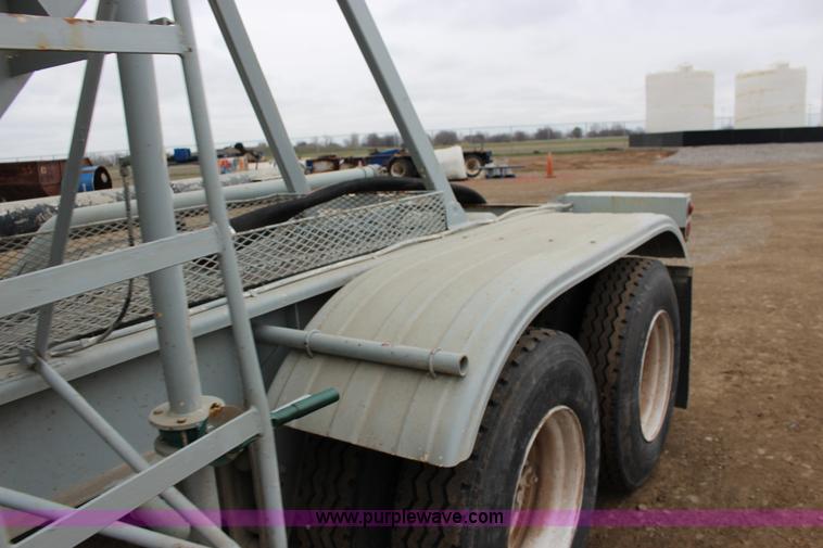 image for item F7584 1982 Fruehauf pneumatic trailer