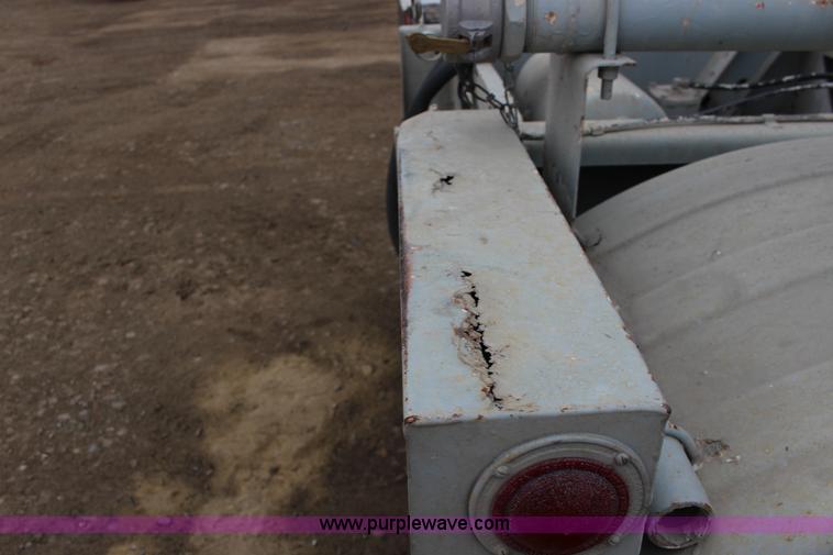 image for item F7584 1982 Fruehauf pneumatic trailer