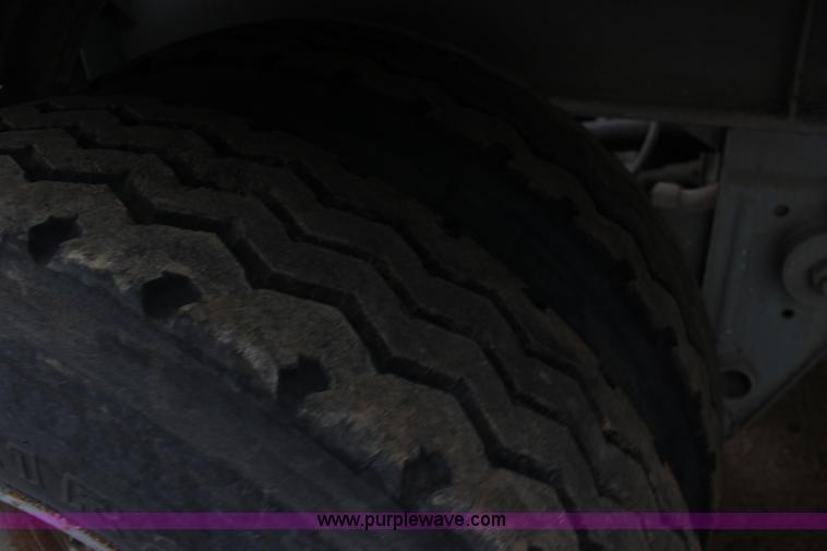 image for item F7584 1982 Fruehauf pneumatic trailer