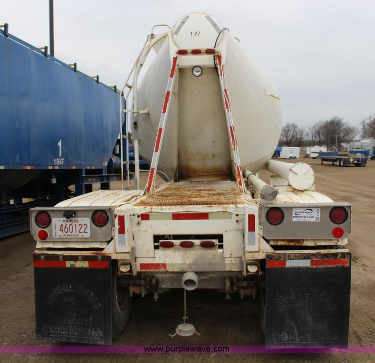 image for item F7585 1980 Fruehauf pneumatic trailer