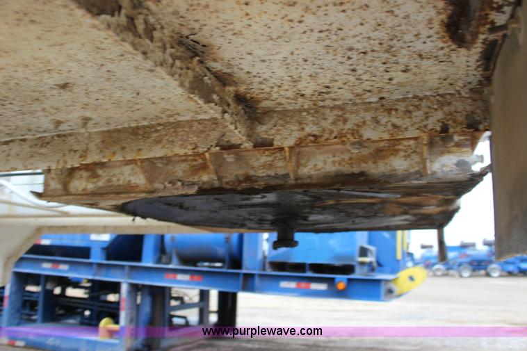 image for item F7585 1980 Fruehauf pneumatic trailer