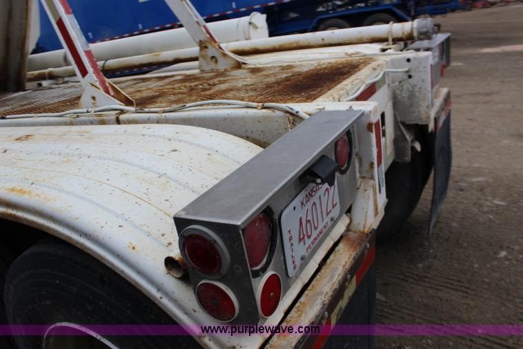 image for item F7585 1980 Fruehauf pneumatic trailer