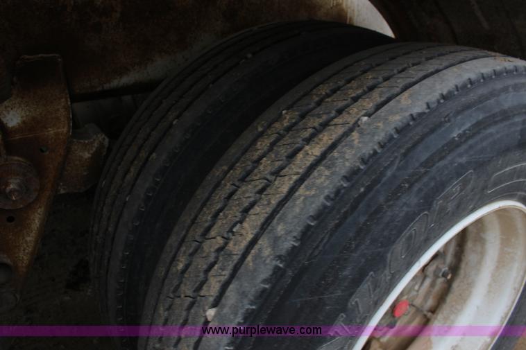 image for item F7585 1980 Fruehauf pneumatic trailer