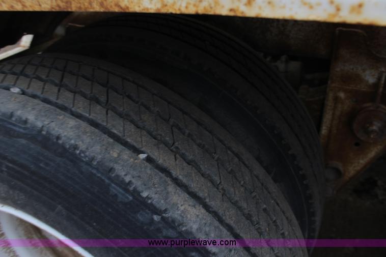 image for item F7585 1980 Fruehauf pneumatic trailer