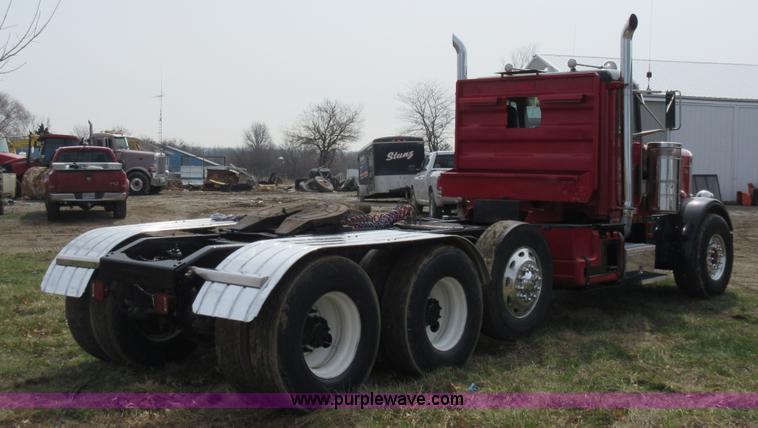 image for item F8439 1995 Peterbilt 379 semi truck